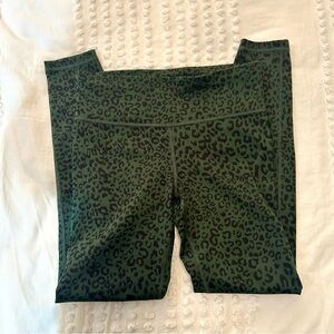 GapFit Women’s Green Leopard Print Blackout Compression Workout Leggings Sz S